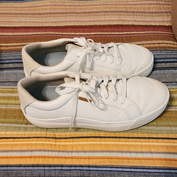 White Low-Top Sneakers - Picture 2 of 11